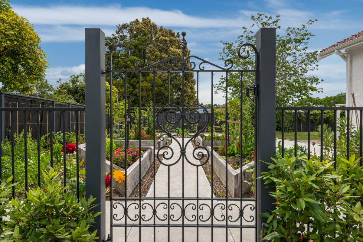 gate - vegetable garden